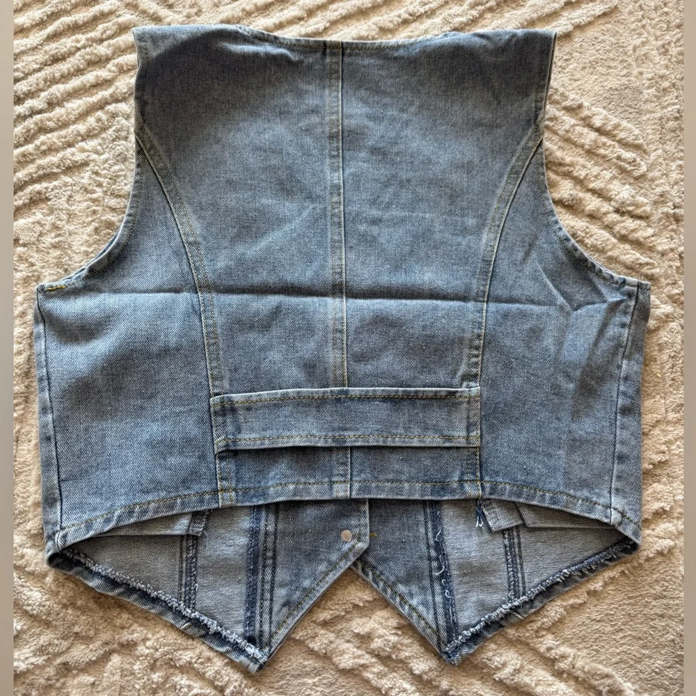 V Neck Cropped Denim Vest - Picture 4 of 5